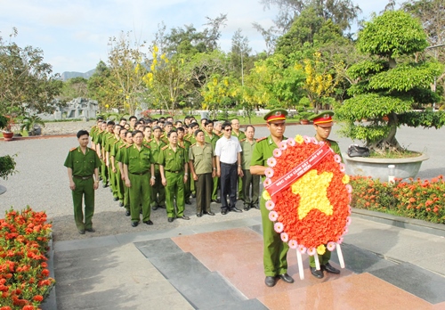 Thăm quan Côn Đảo và khánh thành Công trình "Hòn non bộ - hồ nước" tại Bảo tàng Côn Đảo
